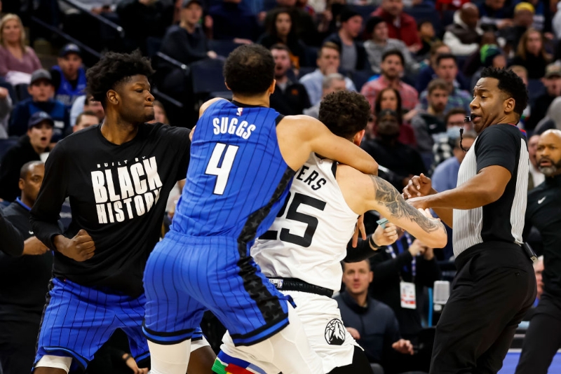 They Squabblin': Austin Rivers & Mo Bamba Exchange Blows During Timberwolves Versus Magic Game,  Bee
