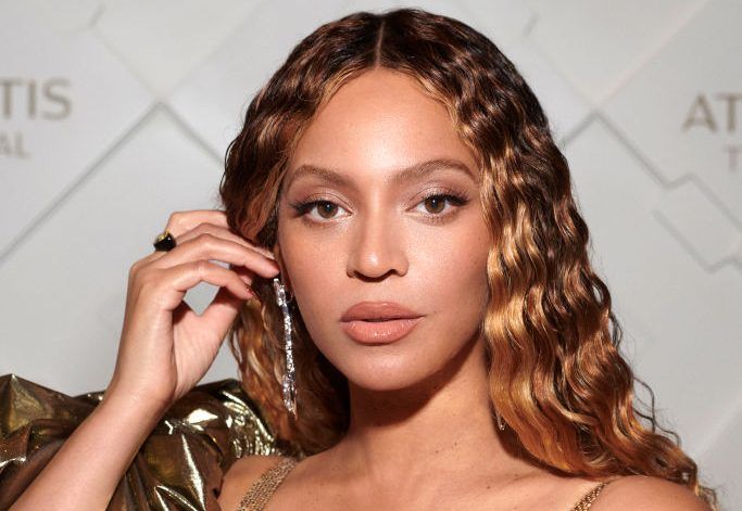 In The Mood To F**k Something Up: Beyoncé Breaks Internet With The Digital Drop Of Sexy 'Cuff It (We