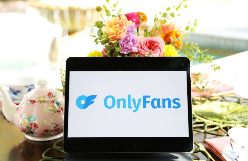 Mother Sues Florida School District After Being Banned From Volunteering Over OnlyFans Page