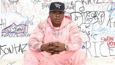 JADAKISS' SON PROVES ATHLETICISM RUNS IN THE FAMILY WITH INSANE GYM MOVES