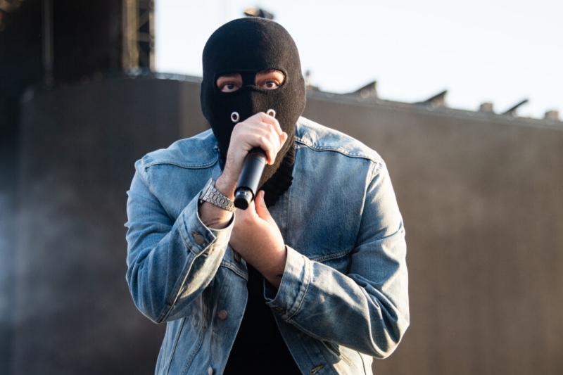 Yeat's "2093" Expected To Have Chart-Topping Debut, "Vultures 1" Barely Misses Out On Second Week At