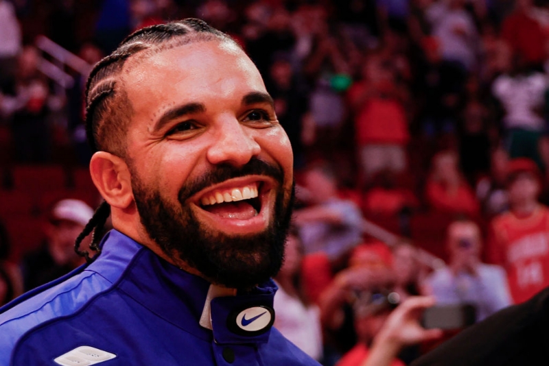 Wannabe Baddie Drake Draws Attention To His 'Certified Lover Boy' Bulge Ahead Of Nemesis Kendrick La