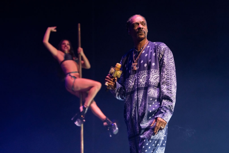 Snoop Dogg's Pole Dancers Shock Australian Crowd, He Parties With Ed Sheeran & Russell Crowe Backsta