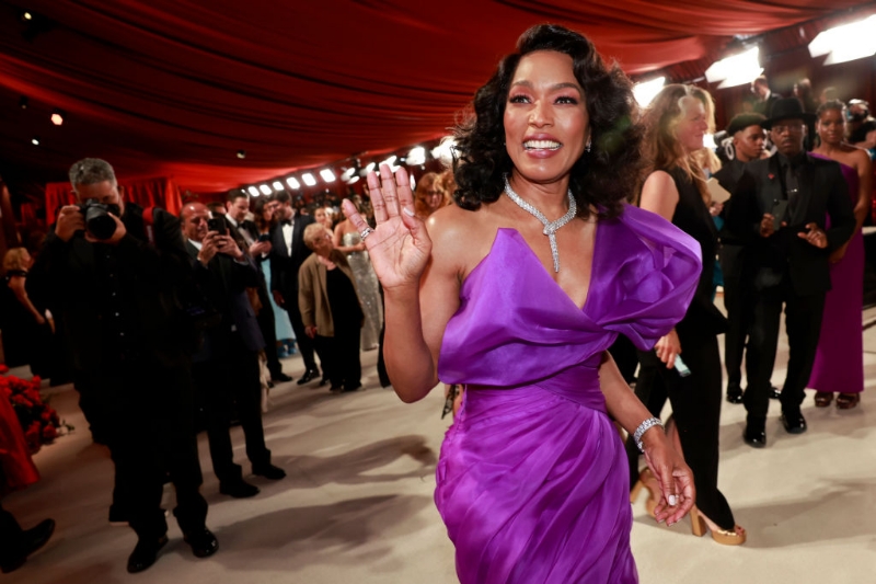 Angela Bassett Loses Oscar To Jamie Lee Curtis: Twitter Reacts