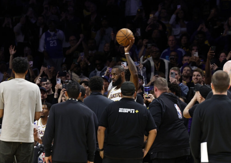 LeBron James Makes NBA History, Surpasses 40,000 Career Points