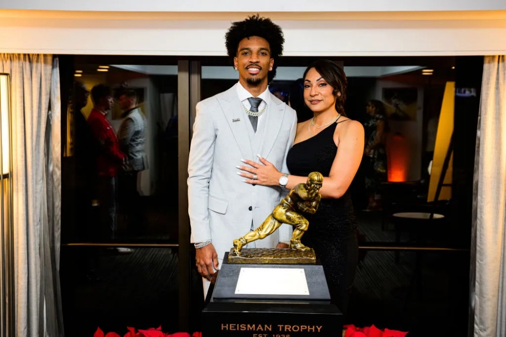 Jayden Daniels' Momma Seemingly Blocking JuJu Watkins Sparks Social Media Discourse
