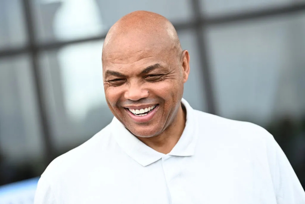 Charles Barkley Finds Way To Roast Fox News "Idiots" During March Madness Coverage