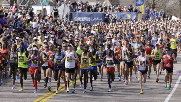 (VIDEO) Boston Marathon Runner Caught Taking A Poop On Homeowners Lawn