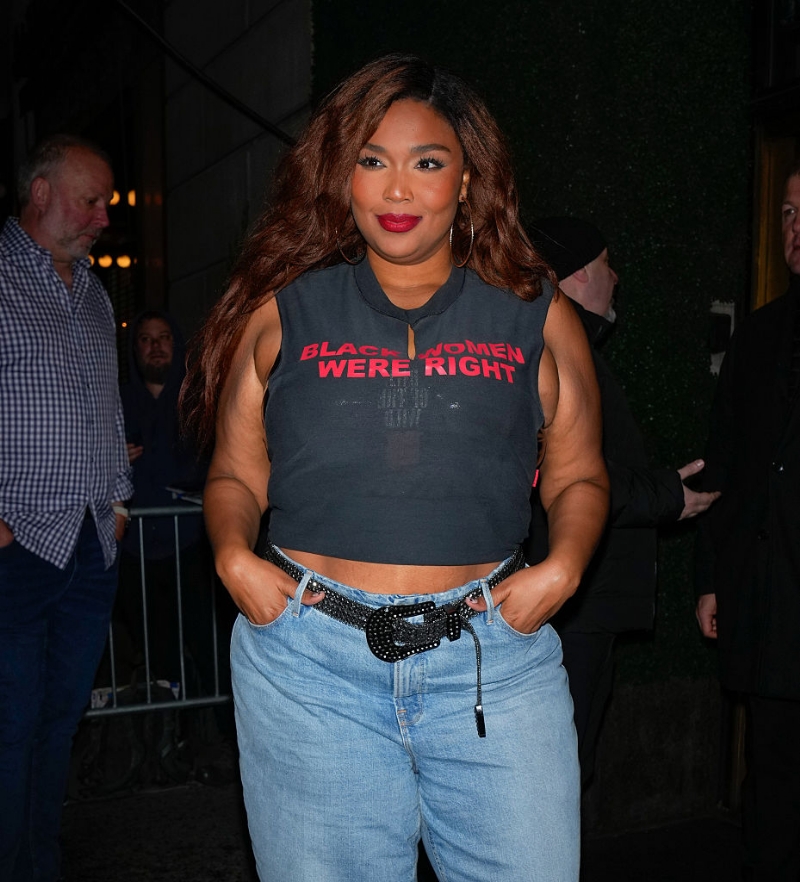 Lizzo Throws Shade At Donald Trump During Her 'SNL' Performance