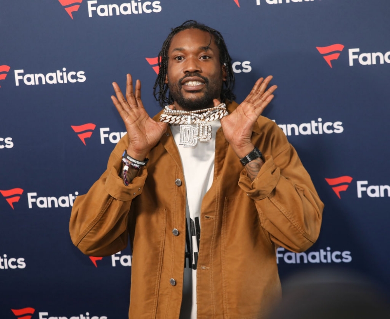 Meek Mill Caught Slippin' With Two Snow Bunnies, Fans Get Their Dr.Umar On