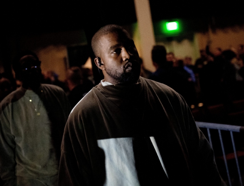 Kanye West Wants R Kelly Released From Prison