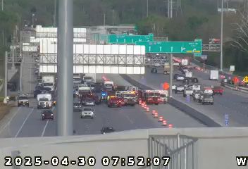 Multiple lanes closed on I-465 eastbound