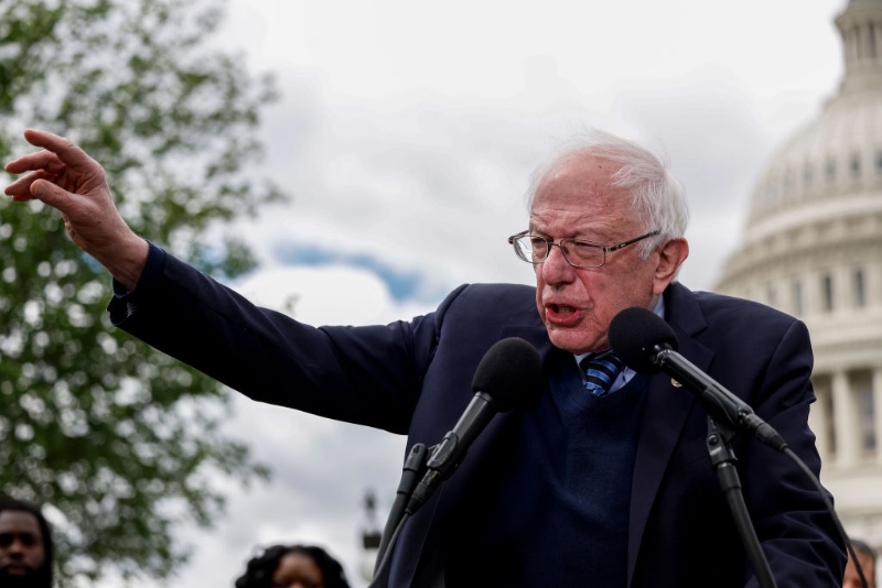 Bernie Sanders Seeks To Raise Minimum Wage to $17