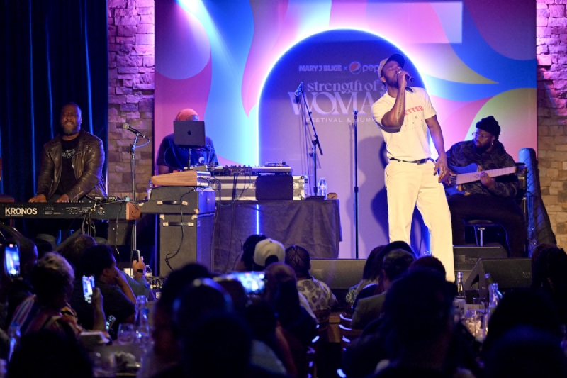 Queen Mary J. Blige Kickstarts 2nd Annual Strength Of A Woman Festival With 'An Evening With Robert 