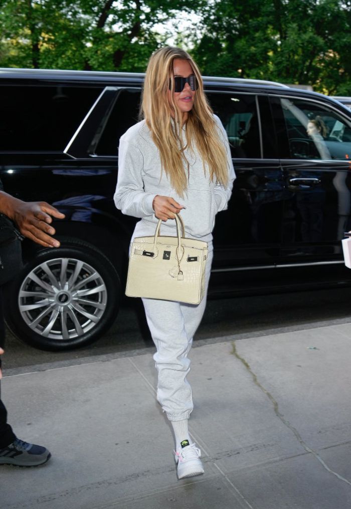 Khloé Kardashian Kries That Dis-Konnected Surrogacy Experience Felt 'Transactional' And Made Her Fee
