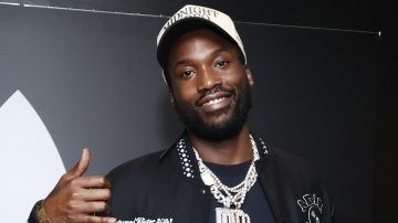 Social Media Goes IN After Meek Mill Shares THIS Photo Of
Himself While On Vacation