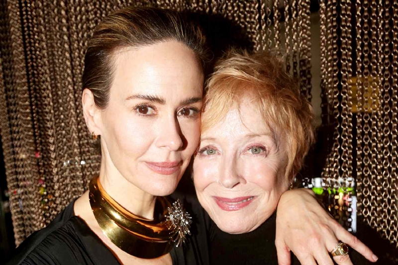 Sarah Paulson Still Doesn't Live with Girlfriend Holland Taylor After Nearly 10 Years as a Couple