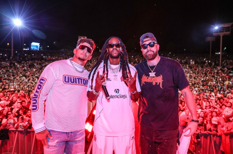 Lil Wayne Brings Out 2 Chainz for Riveting Kelce Jam 2024
Headlining Performance