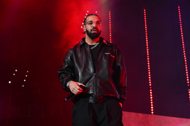 Drake's Voice Replaces 2Pac & Snoop Dogg In Viral Fan Edit Of "Taylor Made Freestyle"