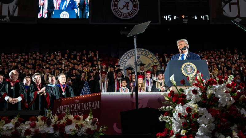 In Alabama Commencement Speech, Trump Mixes In the Political