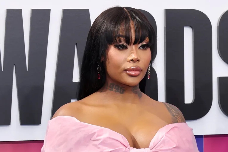 Summer Walker Is Ready To "Spend It" On Our New "R&B Season" Playlist Update