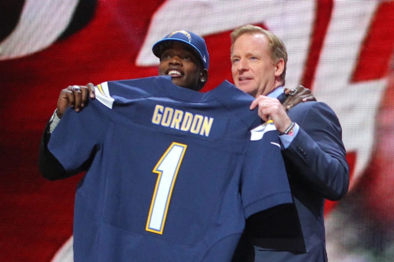 Wisconsin football legend explains his own NFL draft misleading phone call story