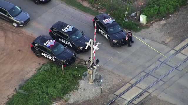 Police investigate homicide after body found near southwest OKC railroad tracks