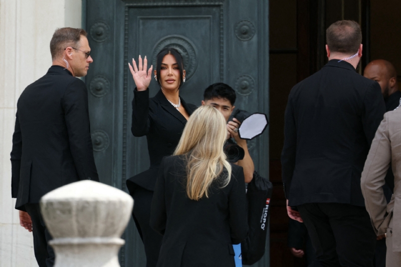 Kim Kardashian Recalls Fearing For Her Life In Harrowing Testimony For Paris Robbery Trial
