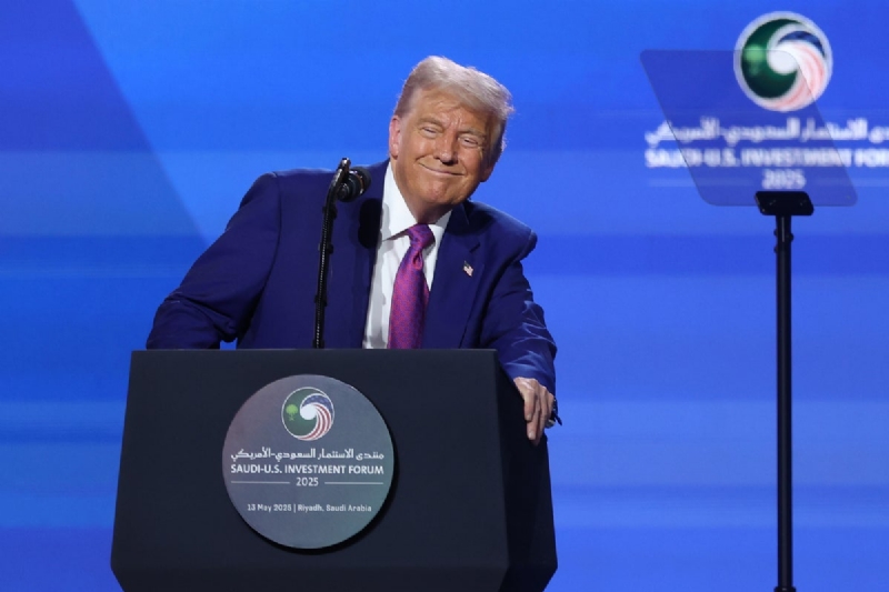 Trump orders end to Syria sanctions and offers olive branch to Iran