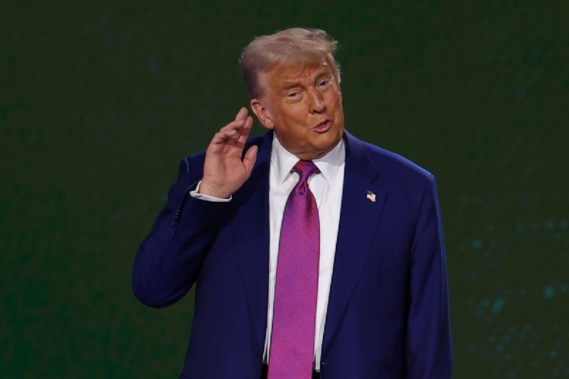 Trump gives ultimatum to Iran in rambling speech to Saudi leaders