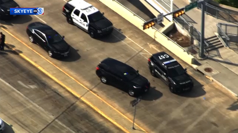 Armed robbery suspect hospitalized after being shot by officer near Highway 288, Houston police say