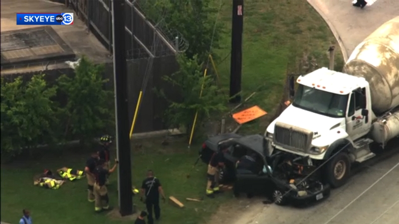 HPD investigating deadly crash involving cement truck in SE Houston