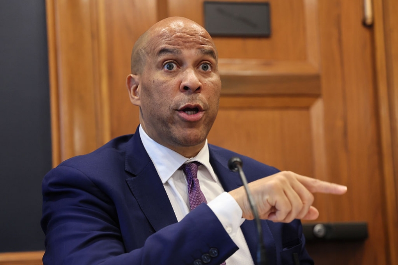Social Media Drags Sen. Cory Booker For Being Only Democrat To Vote 'Yes' On Charles Kushner