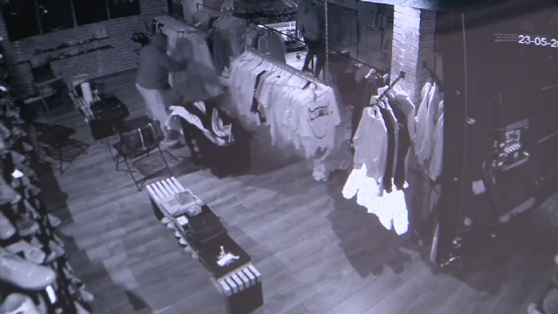Police search for 3 caught on surveillance breaking into sneaker store in Pembroke Pines - WSVN 7New