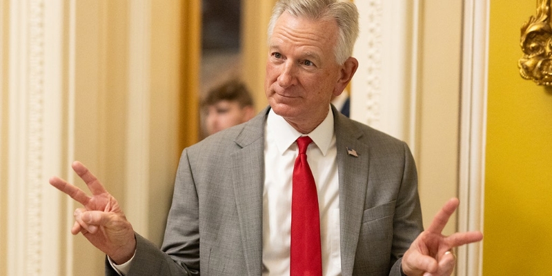 Trump ally announces record-shattering fundraising haul in bid for Alabama governor