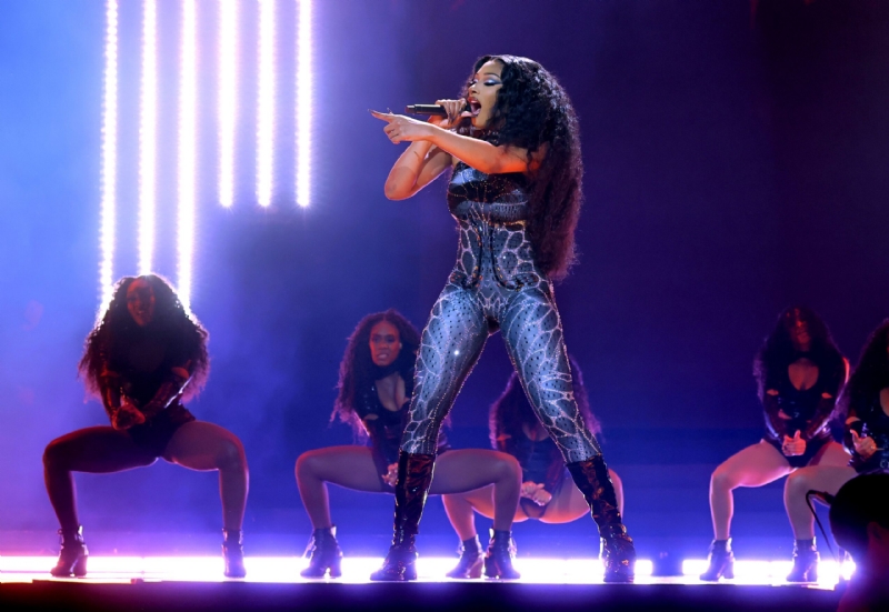 Megan Thee Stallion Stuns In Backstage Pics With Gabrielle Union & Taraji P Henson During "Hot Girl 