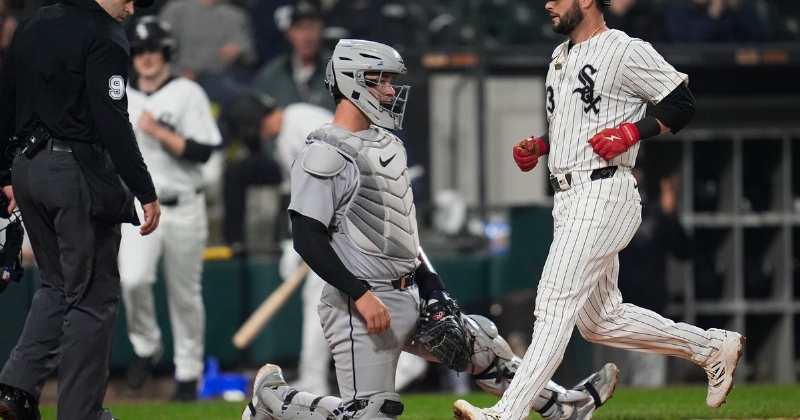 White Sox fall 5-4 after tie-breaking RBI by Tigers in the 8th