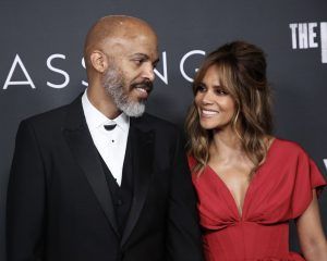 Van Hunt Says Marriage Proposal to Halle Berry Is "Still on Hold"-Will She Say Yes?