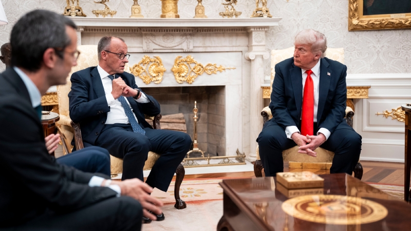 Trump, Facing Challenges Overseas, Focuses on Red-Meat Domestic Issues