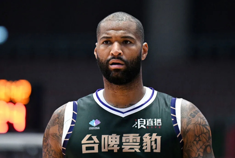 DeMarcus Cousins Tries To Fight Drink-Throwing Fans After Ejection, Social Media Supports The Squabb