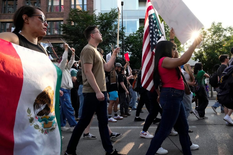 Lenawee Indivisible organizing 'No Kings' demonstrations in Adrian, Tecumseh