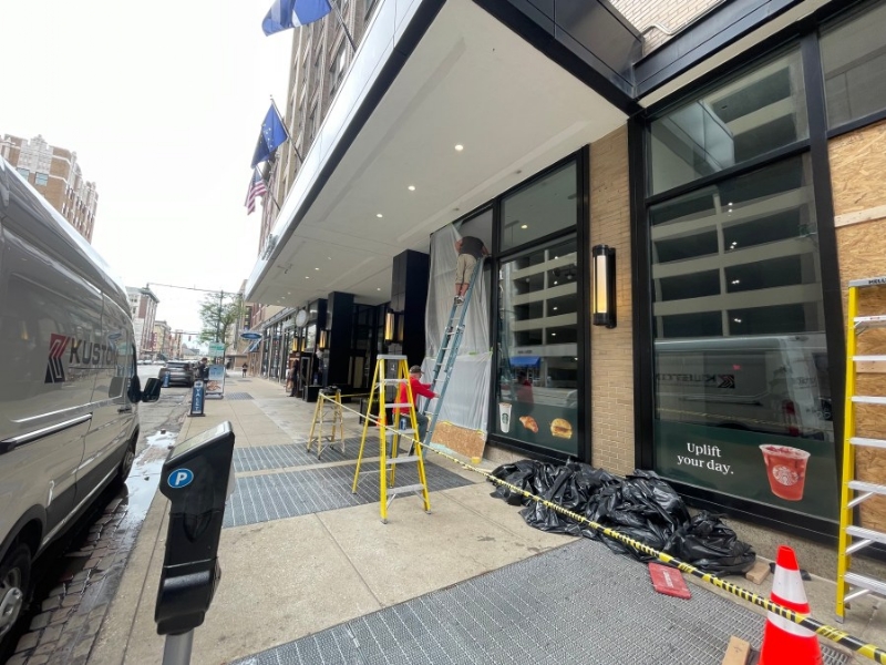 1 injured, multiple businesses damaged during downtown Indianapolis shooting