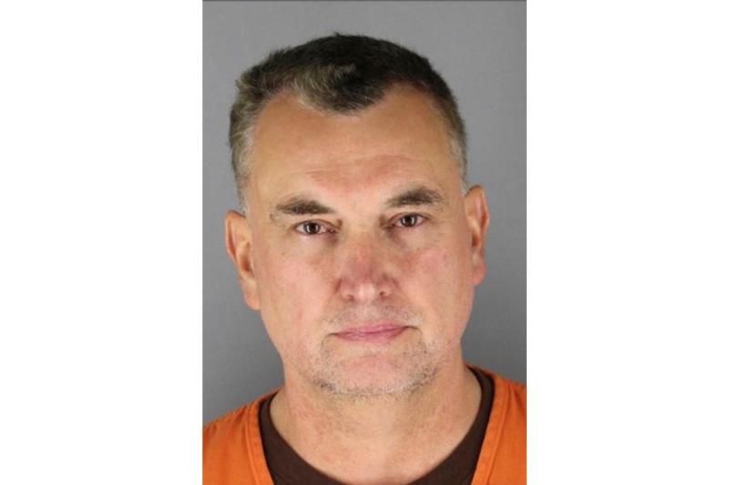 Man suspected of shooting 2 Minnesota lawmakers surrenders to police