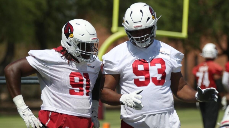 Cardinals' Calais Campbell embracing role as mentor, says he doesn't want his knowledge going 'to a 