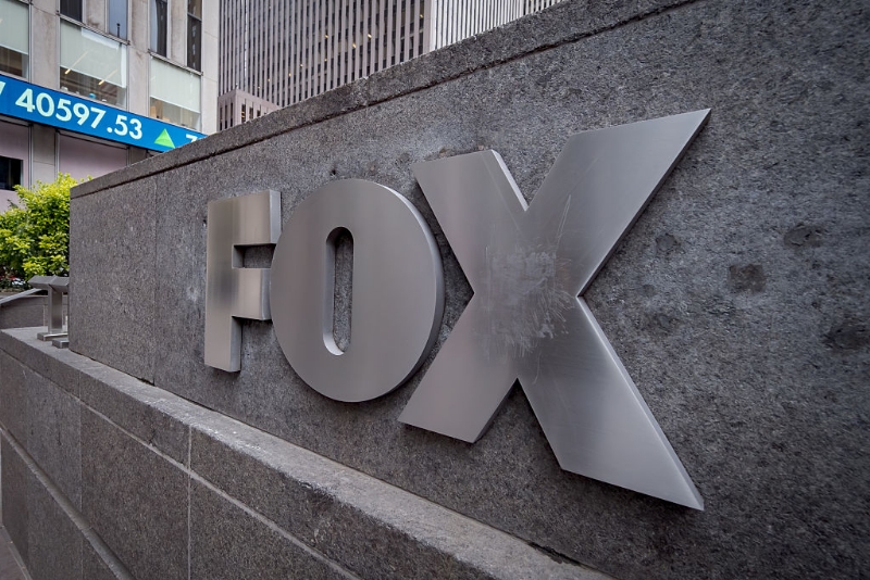 Tucker Carlson & Steven Bannon Bash Fox News, Calls It A "Propaganda" Network