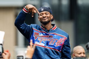 SOURCE SPORTS: Atlanta Braves Launch New Collab Collection With Usher, Atlanta R&B Icon Throws First