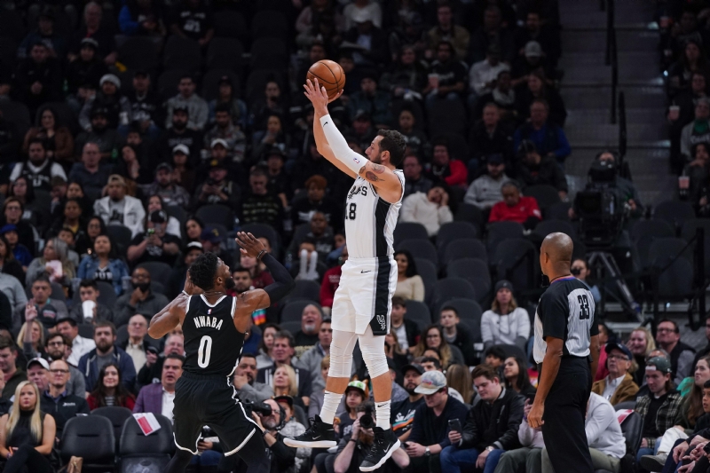 Spurs' champion retires from basketball after long NBA career