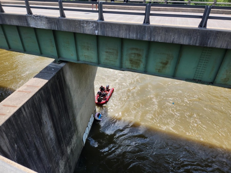 Crews rescue 2 juveniles from White River on north side of Indianapolis