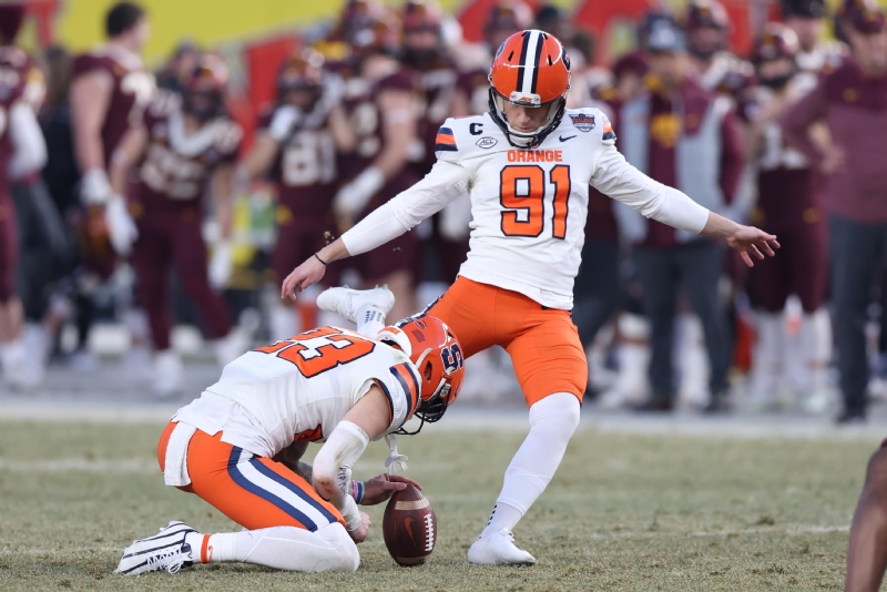 Syracuse football legend Andre Szmyt signs with a new NFL team