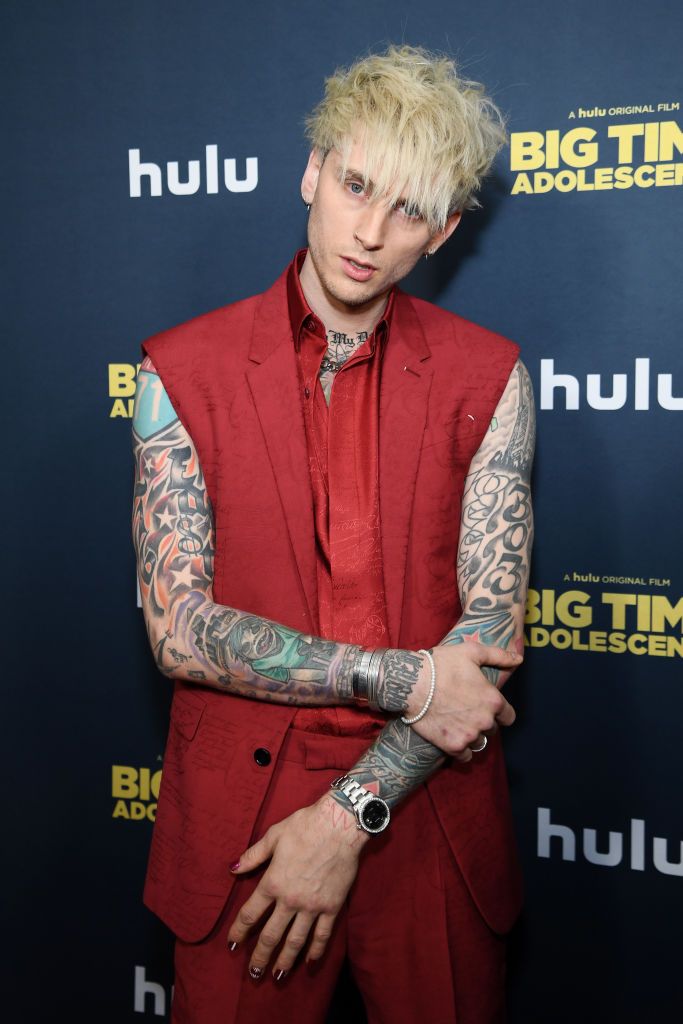 machine gun kelly mourns his father death machine gun kelly mourns his father death